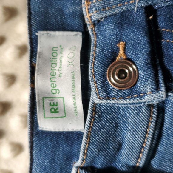 Celebrity Pink Re Generation Distressed Mindful Denim Mom Shorts 1/25 - Picture 3 of 12